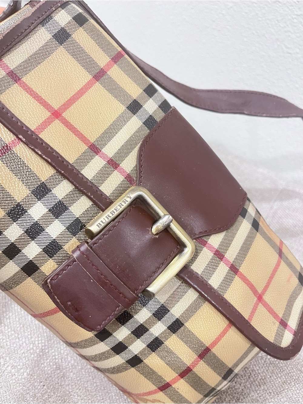BURBERRY HAYMARKET BUCKLE SHOULDER BAG. - Picture 6 of 14